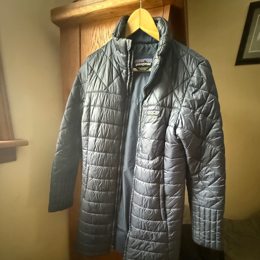Patagonia Women’s Light Weight Puffer Coat